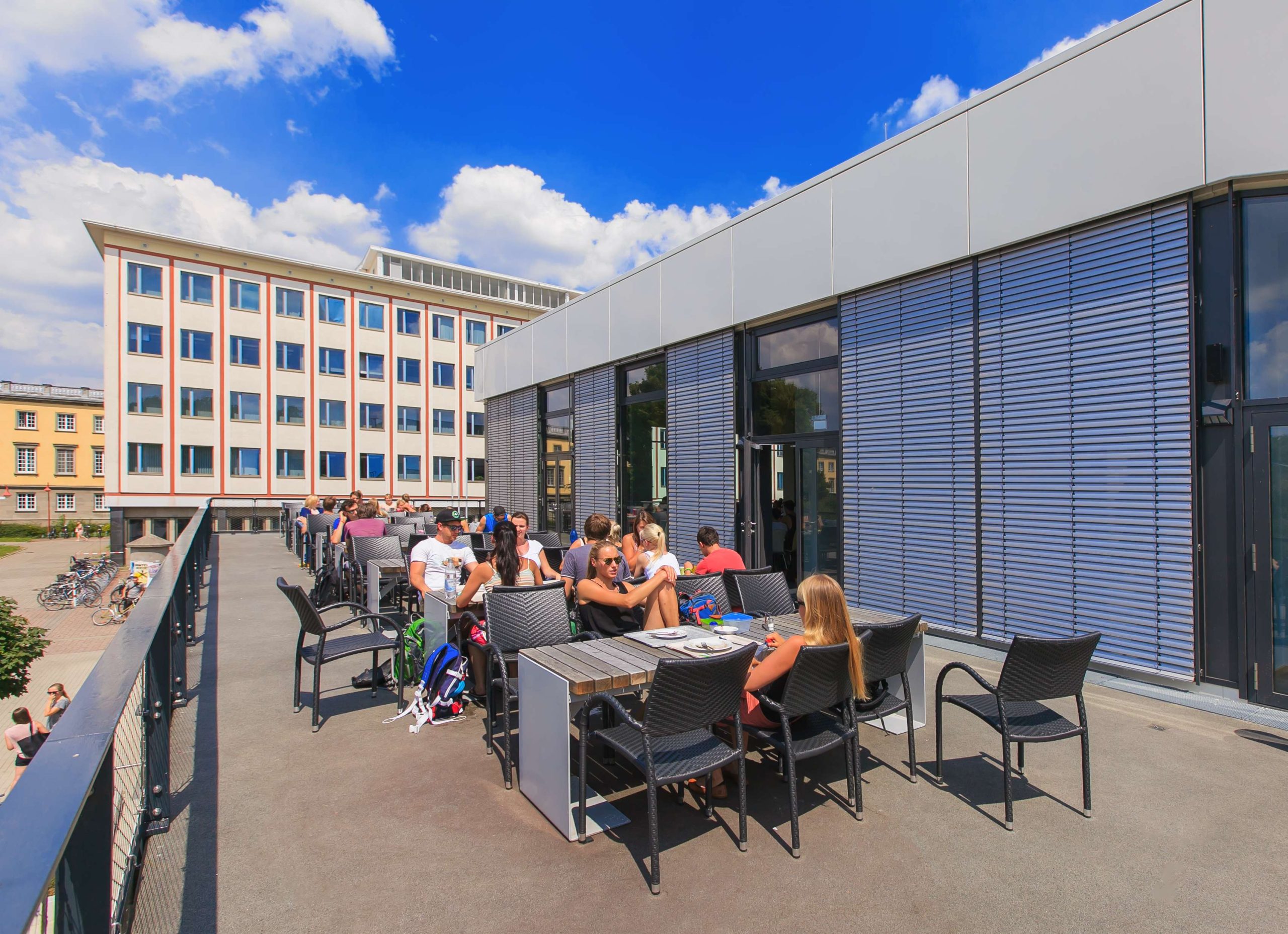 Mensa am Elsterbecken: Student Restaurant and Cafeteria Work in Parallel Again