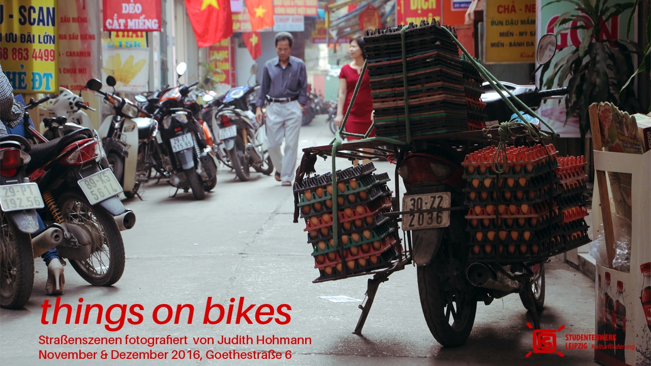 “things on bikes” – photo exhibition shows scenes from the streets of Hanoi