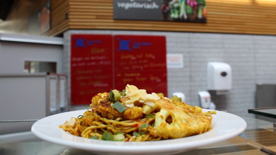 Veganes Essen aus der Mensa am Park. Studentenwerk Leipzig