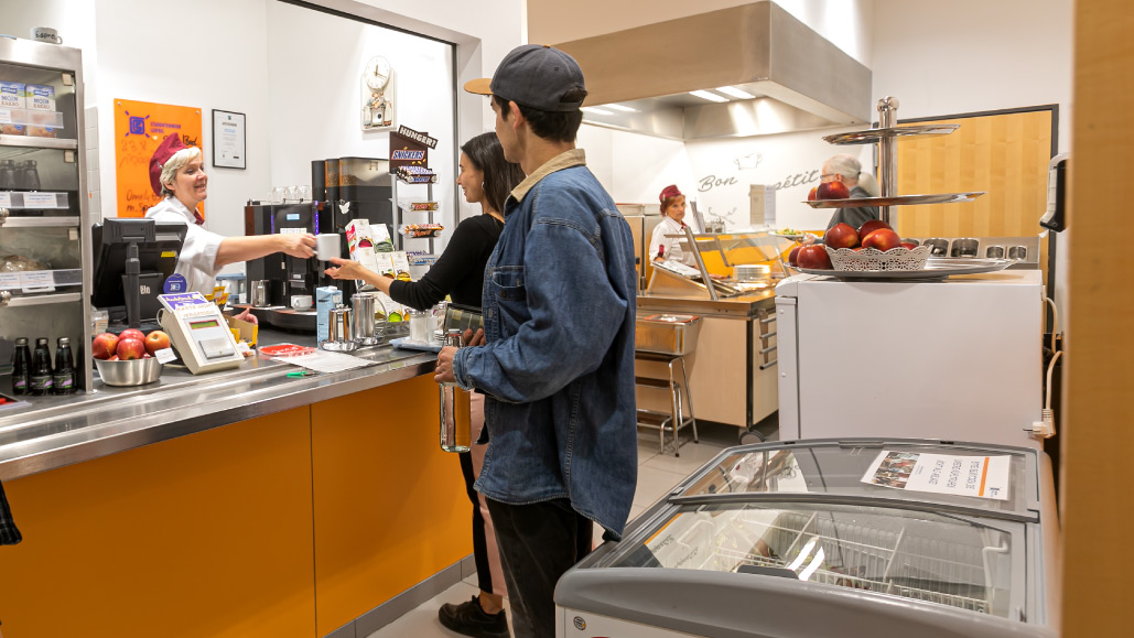 Improvement of menu and services in Cafeteria „Dittrichring“